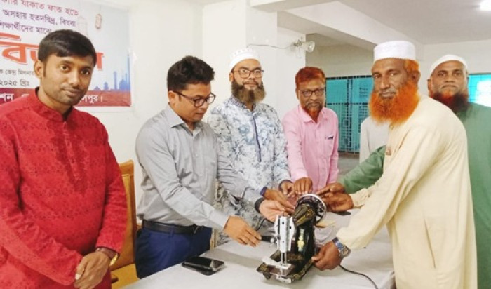 জামালপুরে সেলাই মেশিন বিতরণ