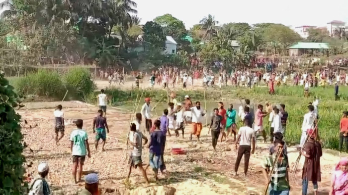 জমিতে হাঁস ঢোকার ঘটনায় সংঘর্ষ, আহত ২৫