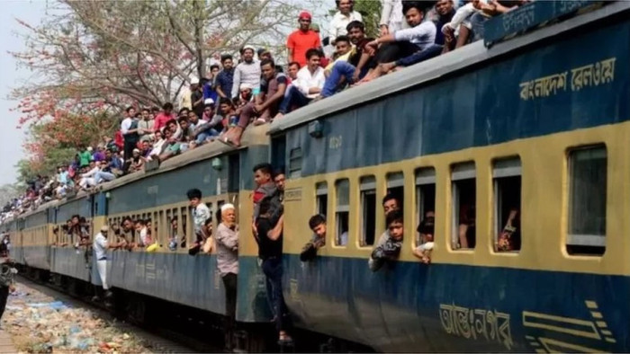 ঢাকায় এক ট্রেনেই এলো দেড় হাজারের বেশি মানুষ