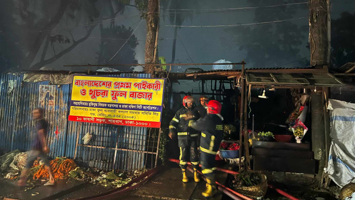 শাহবাগে ফুলের দোকানে আগুন নিয়ন্ত্রণে