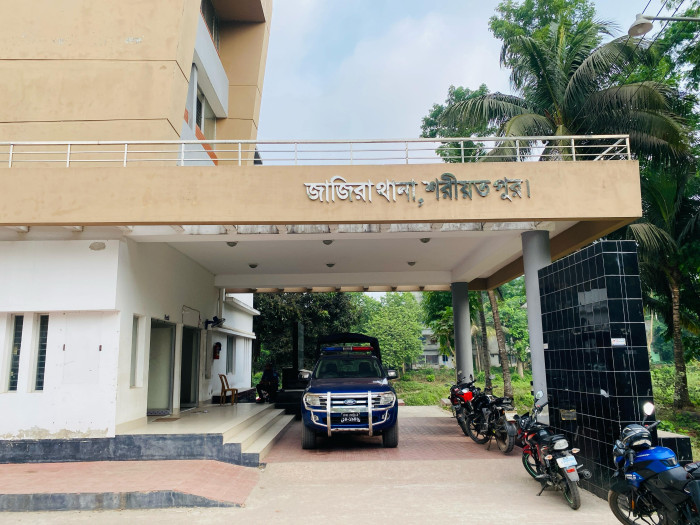শরীয়তপুরে আ.লীগের দু’গ্রুপের সংঘর্ষে ৮ জন গ্রেপ্তার