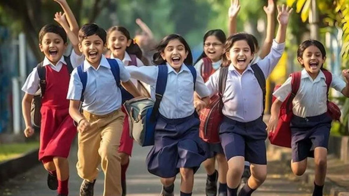 প্রাথমিক বিদ্যালয়ে ক্লাস শুরু, মাধ্যমিক খুলবে কাল