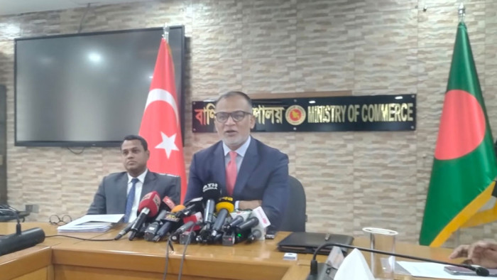 ট্রান্সশিপমেন্ট বাতিলে কোনো সমস্যা বোধ করছি না: বাণিজ্য উপদেষ্টা