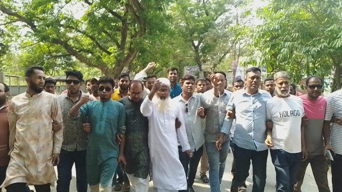 ছাত্রদল নেতার ওপর হামলার প্রতিবাদে বিক্ষোভ
