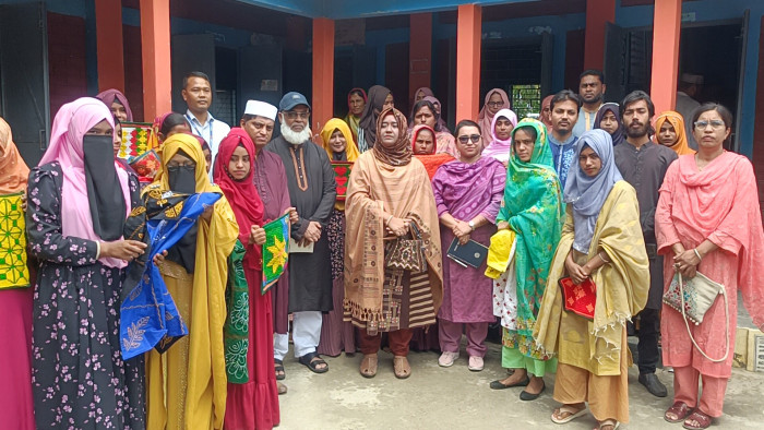 কুড়িগ্রামের চরাঞ্চলে নারীদের হস্তশিল্প প্রশিক্ষণ