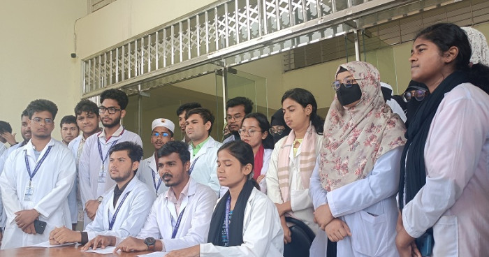কর্তৃপক্ষের আশ্বাসে শিক্ষার্থীদের শাটডাউন প্রত্যাহার