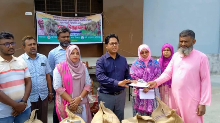 আখাউড়ায় কৃষক থেকে ধান সংগ্রহ শুরু