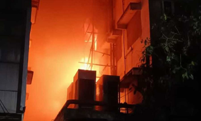 কলকাতায় আবাসিক হোটেলে আগুন, নিহত ১৪