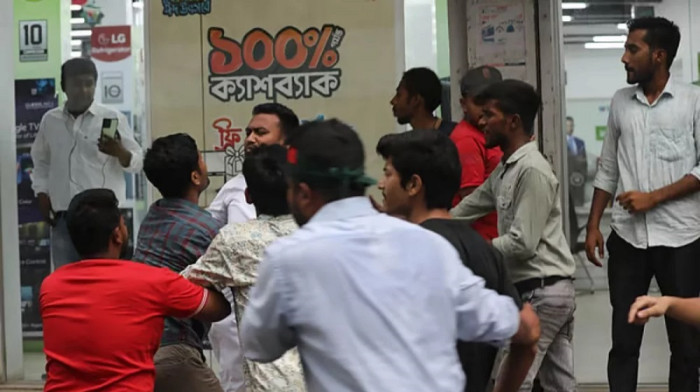 সারজিসের উপস্থিতিতে এনসিপির সমাবেশে মারামারি