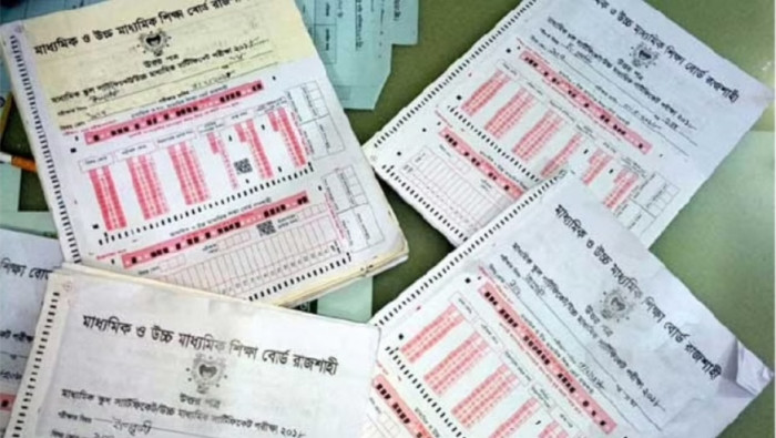 পরীক্ষার খাতা অন্যের মাধ্যমে মূল্যায়ন করালে পরীক্ষকের জেল ও জরিমানা