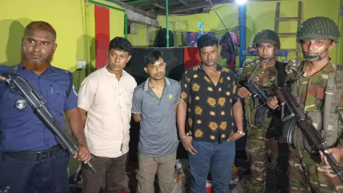 গাইবান্ধায় ৪৬১ পিস ইয়াবাসহ ৩ কারবারি গ্রেফতার