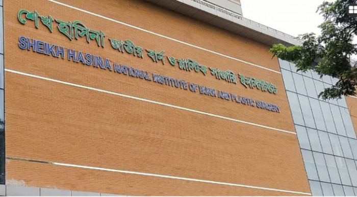 মোহাম্মদপুরে গ্যাস সিলিন্ডার বিস্ফোরণ, শিশুসহ দগ্ধ ৩