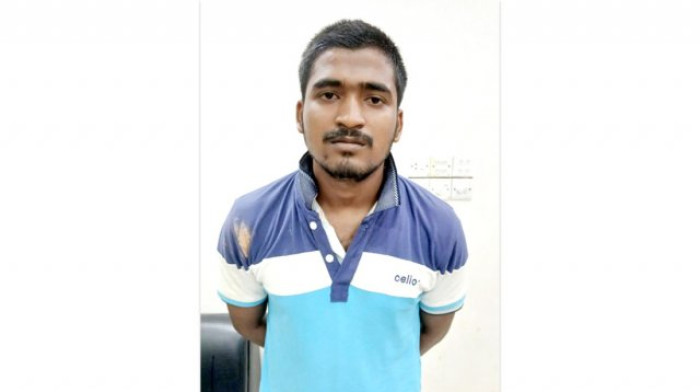ট্রেনে ঘুরে ঘুরে ক্লান্ত, অবশেষে থানায় এসে আসামির আত্মসমর্পণ