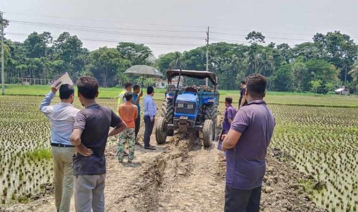 শার্শায় অবৈধ ভাবে বালু ও মাটি উত্তোলনের জন্য এক লাখ বিশ হাজার টাকা জরিমানা