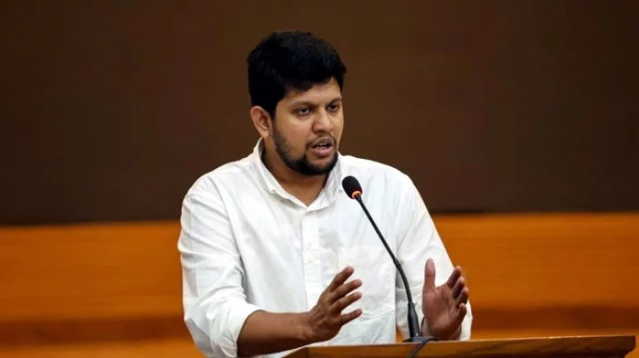 সংবাদপত্রের মধ্যে ইতিবাচক প্রতিদ্বন্দ্বিতা দেখতে চায় সরকার : তথ্য উপদেষ্টা