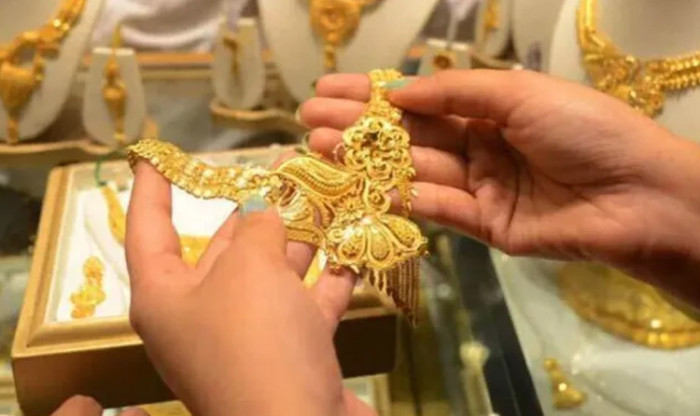 দেশের বাজারে সোনার দাম কমলো