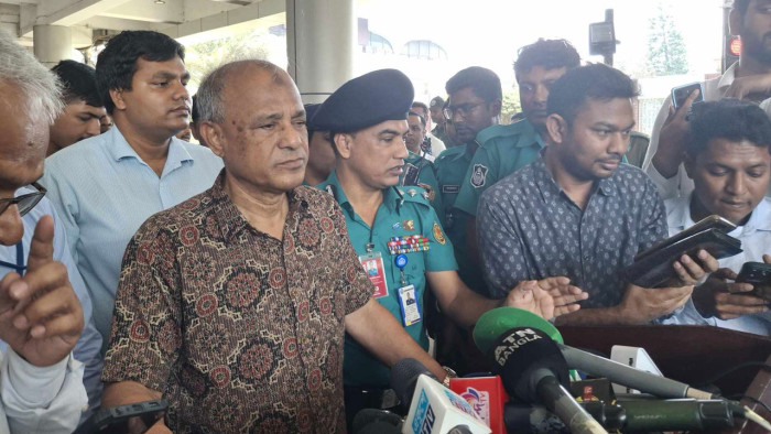 আবদুল হামিদের দেশত্যাগ নিয়ে যে তথ্য দিলেন স্বরাষ্ট্র উপদেষ্টা