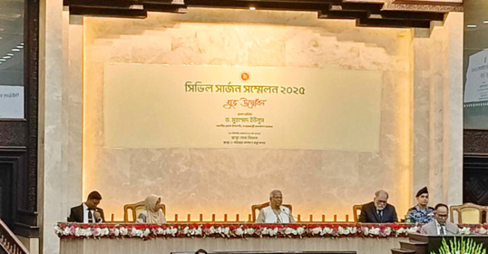 সিভিল সার্জনরা চাইলে সেবার মান ২৫ শতাংশ উন্নতি সম্ভব: প্রধান উপদেষ্টা