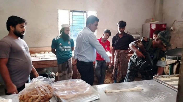 মেয়াদ উত্তীর্ণের তারিখ ছাড়া খাবার তৈরী করায় ব্যবসায়ীকে জরিমানা