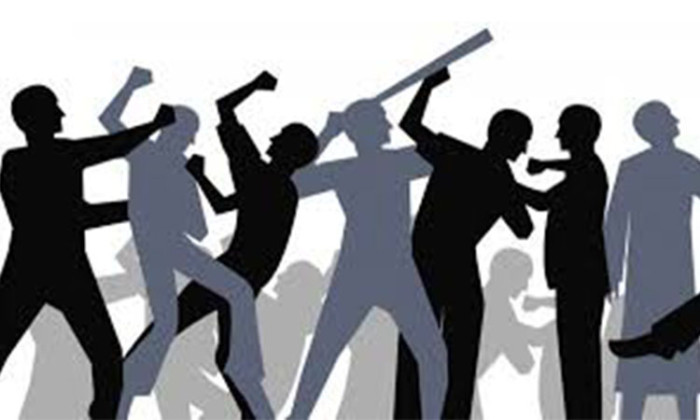 ব্রাহ্মণবাড়িয়ায় দুই গোষ্ঠীর মারামারি