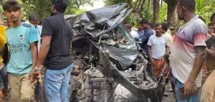 মাদারীপুরে বাস-মাইক্রোবাসের ভয়াবহ সংঘর্ষে আহত ৫