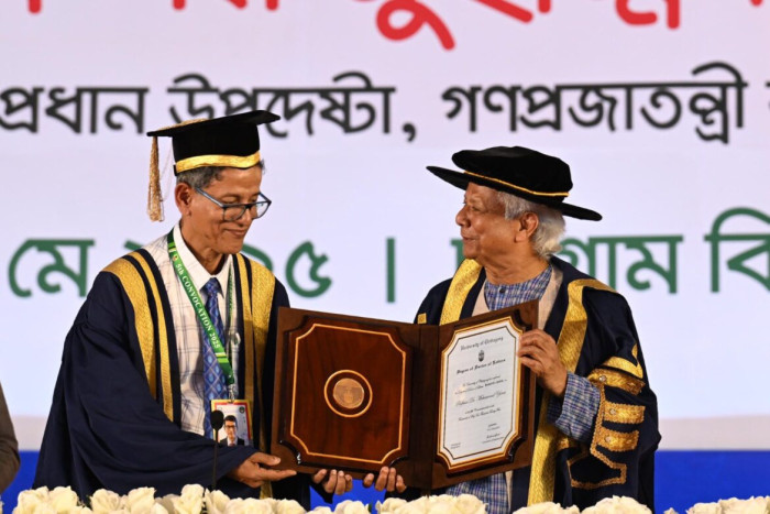 ড. ইউনূসকে ডি-লিট ডিগ্রি দিলো চট্টগ্রাম বিশ্ববিদ্যালয়