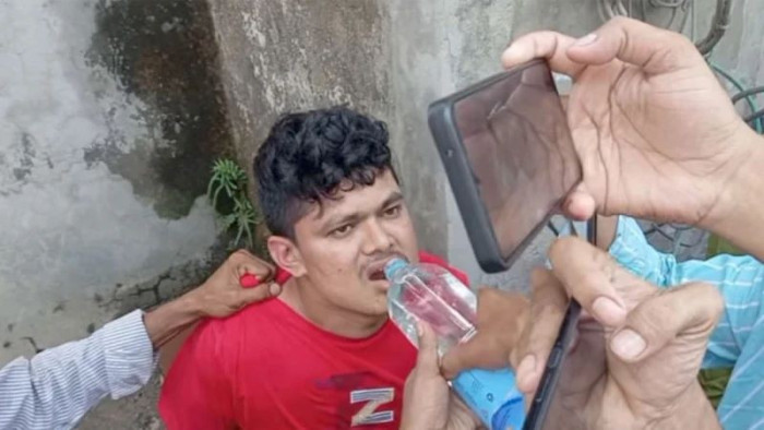 হাসপাতাল থেকে পালালেন ছাত্রলীগ নেতা, ৪ পুলিশ ক্লোজড
