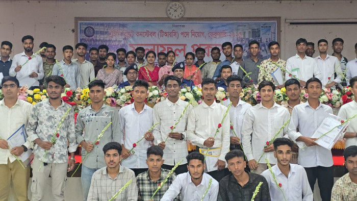 দপ্তরীর মেয়ে বিথিও স্বপ্ন দেখছেন দেশ গড়ার