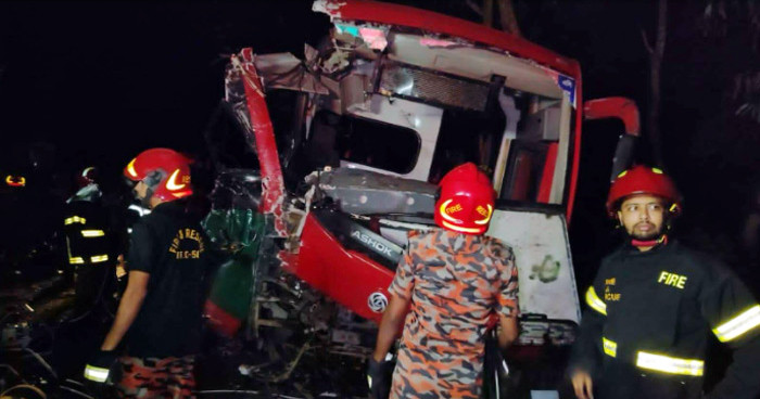 গোপালগঞ্জে বাস-ট্রাক সংঘর্ষে ২ জন নিহত, আহত ১৫