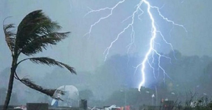 ৬০ কিমি বেগে ঝড় ও বজ্রবৃষ্টির আশঙ্কা