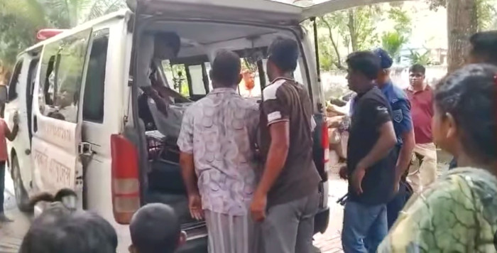 পলাশবাড়ীতে বাথরুমে মিলল সমবায় কর্মকর্তার মরদেহ