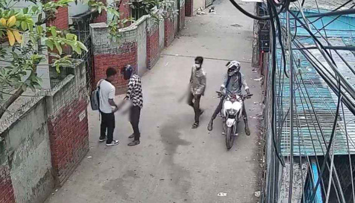 মগবাজারে দুর্ধর্ষ ছিনতাইয়ে গ্রেপ্তার, সেই ৪ জন রিমান্ডে