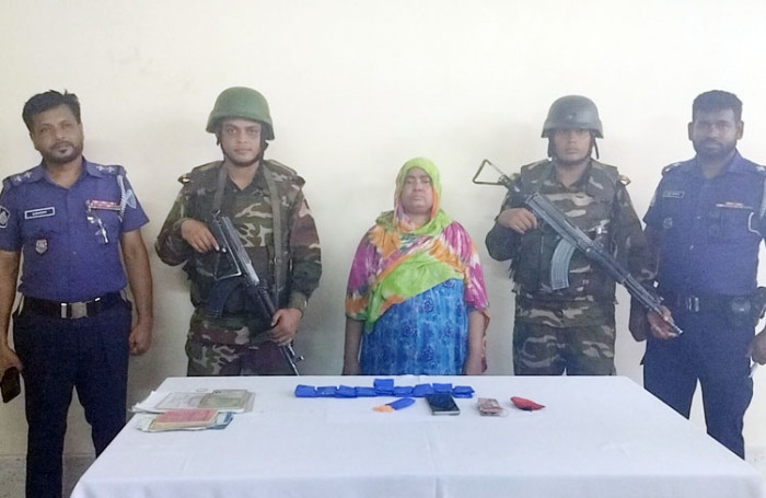 সাতকানিয়া যৌথবাহিনীর অভিযানে মহিলা মাদক কারবারি গ্রেফতার