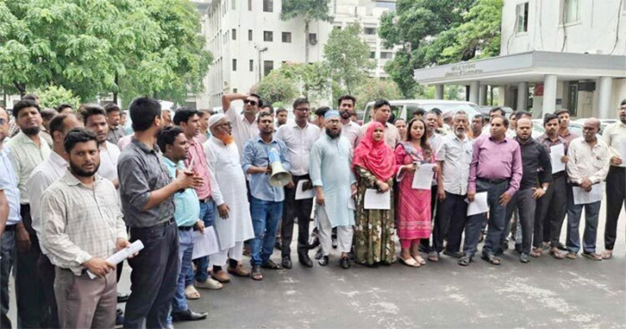 সরকারি চাকরি আইন বাতিলের দাবিতে সচিবালয়ে বিক্ষোভ