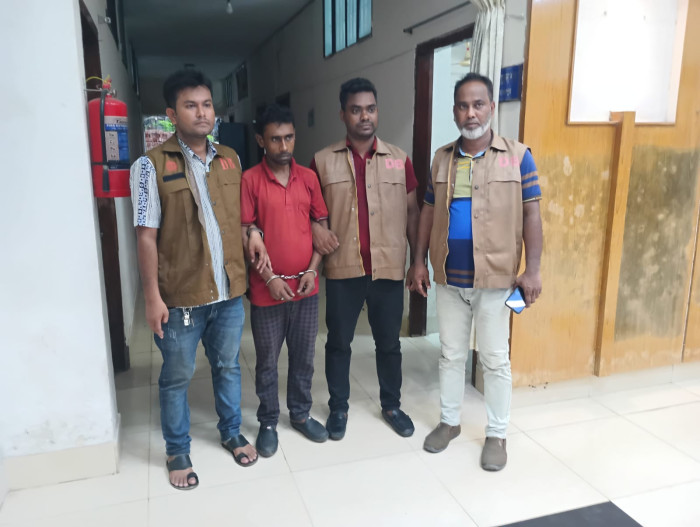 পিরোজপুরে বিপুল পরিমাণ ইয়াবাসহ গ্রেপ্তার ১