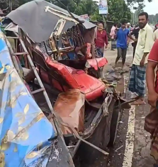 সড়ক দুর্ঘটনায় বাবা-ছেলেসহ নিহত ৫