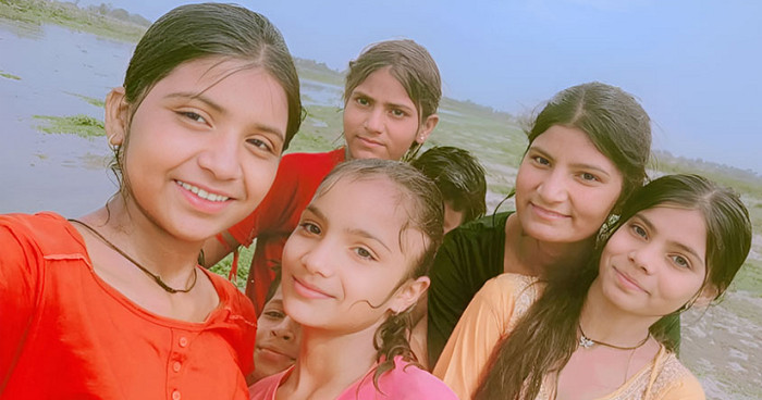 মোবাইলে ভিডিও বানাতে গিয়ে যমুনায় ডুবে ৬ কিশোরীর মর্মান্তিক মৃত্যু