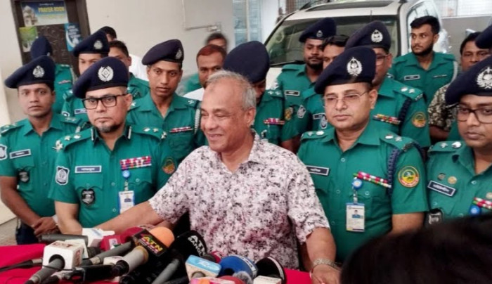 রিমান্ডে জিজ্ঞাসাবাদের জন্য কাঁচের ঘর করে দেওয়া হবে: স্বরাষ্ট্র উপদেষ্টা