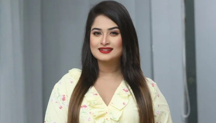 বিতর্কিত স্ট্যাটাসের জেরে বাতিল শিরিন শিলার বিটিভির অনুষ্ঠান