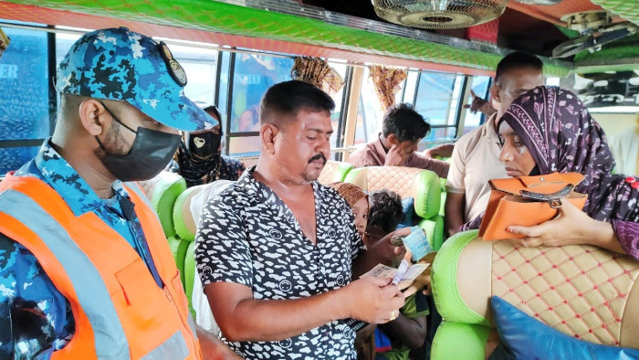 গণপরিবহনে অতিরিক্ত ভাড়া আদায়, কোস্টগার্ডের যৌথ অভিযান