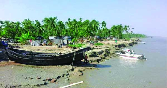 হাতিয়ার সঙ্গে সারাদেশের নৌ-যোগাযোগ বন্ধ