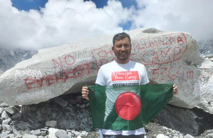 সজল স্মরণে আজিজের এভারেস্ট বেস ক্যাম্প অভিযান