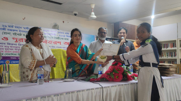 খাগড়াছড়িতে প্রতিযোগিতায় বিজয়ীদেরকে পুরস্কার বিতরণ