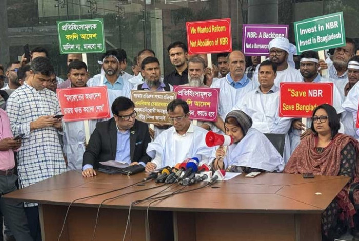 এনবিআর চেয়ারম্যানের অপসারণ দাবিতে ‘কমপ্লিট শাটডাউনের’ ঘোষণা