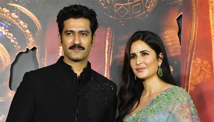 ‘ক্যাটরিনা আমার সব কাজ খুঁটিয়ে দেখে’: ভিকি কৌশল