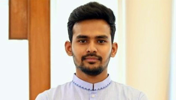 “জুলাইয়ে শহীদ হতে না পারা আফসোস”—স্ট্যাটাসে আসিফ মাহমুদ