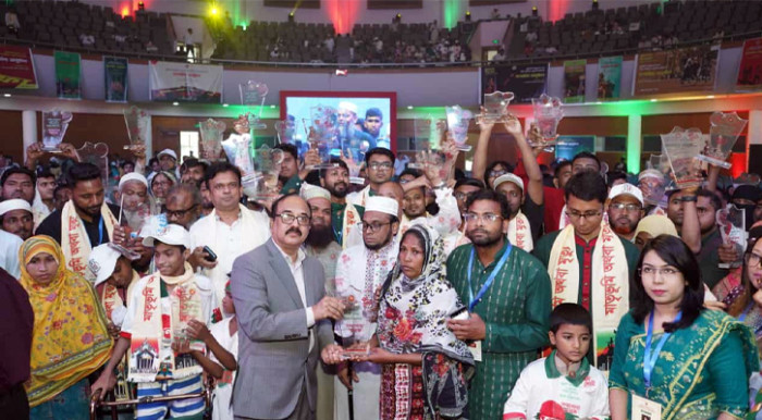 ঢাকা জেলা প্রশাসনের আয়োজনে জুলাই যোদ্ধা ও শহীদ পরিবারকে সংবর্ধনা
