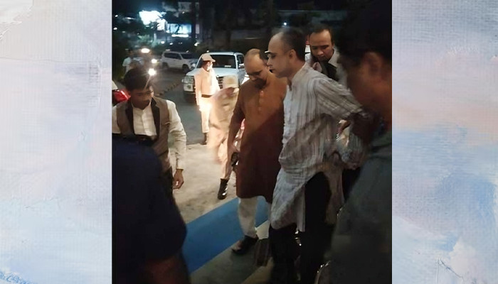 কক্সবাজারে অসুস্থ সাংস্কৃতিক উপদেষ্টা ফারুকী, এয়ার অ্যাম্বুলেন্সে ফিরলেন ঢাকায়