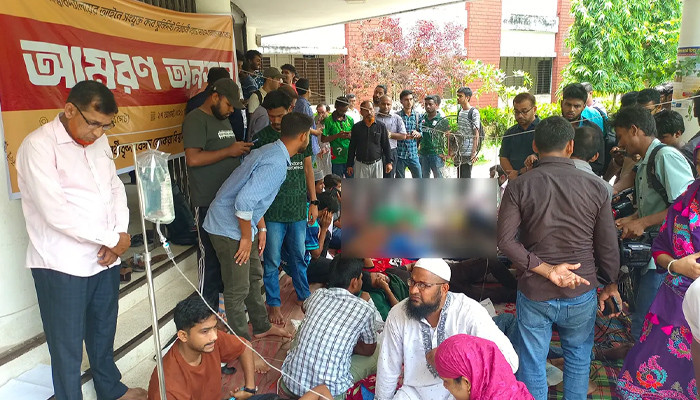 অনশন ভাঙল বেরোবি শিক্ষার্থীরা