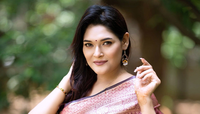 সাহসী চরিত্রে অভিনয়ের ক্রেডিট আমার স্বামীর : সাদিয়া